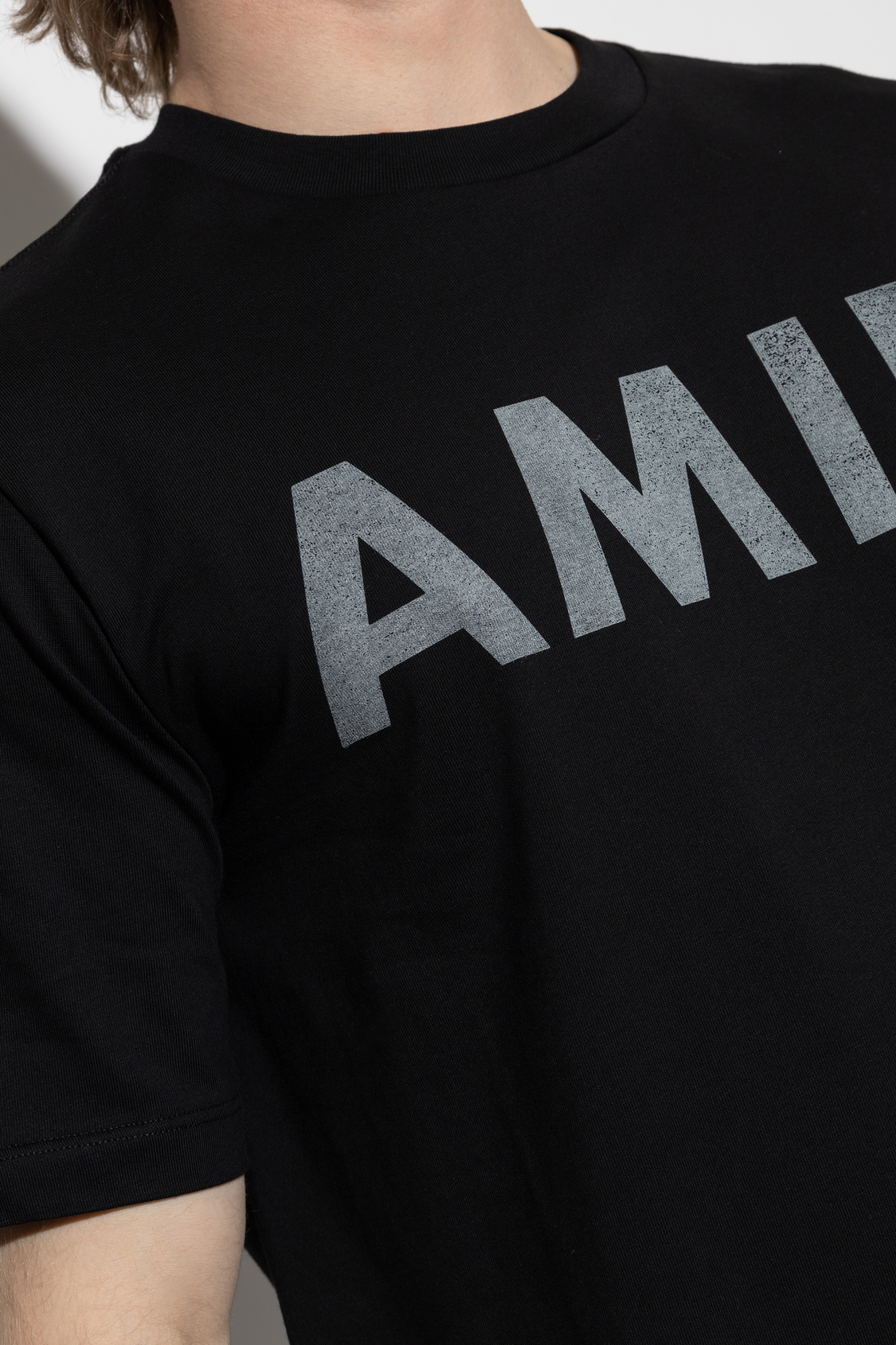 【極美品】 AMERI EMBOSS LOGO TEE Ameri（アメリ）の「AMERI EMBOSS LOGO TEE（Tシャツ/カットソー